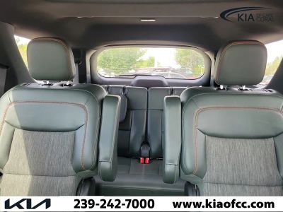2022 Ford Explorer — photo 12 view