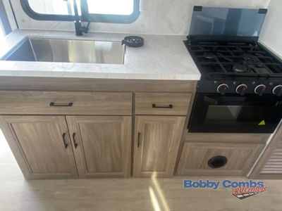 2025 Coachmen RV Freedom Express Ultra Lite - Photo 10