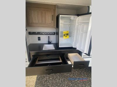 2025 Coachmen RV Freedom Express Ultra Lite - Photo 9