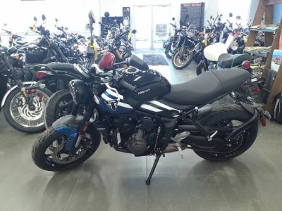 2025 Triumph TRIDENT 660 — front three-quarter view