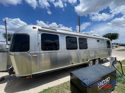 2019 Airstream Classic - Photo 2