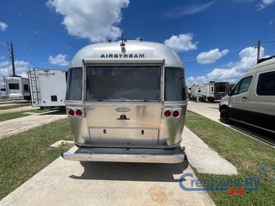 2019 Airstream Classic - Photo 3