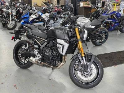 2026 Suzuki GSX-8T — front three-quarter view