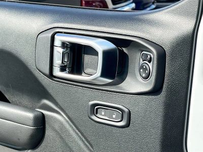 2026 Jeep Wrangler — photo 17 view
