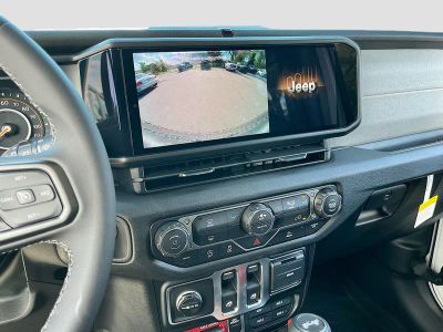 2026 Jeep Wrangler — photo 13 view
