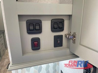 2025 Redwood RV Regency - Photo 40