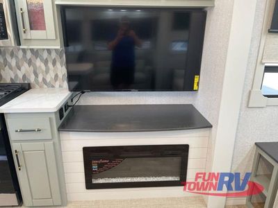 2025 Redwood RV Regency - Photo 33