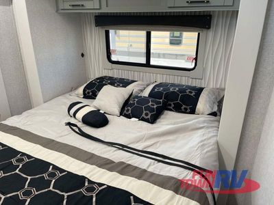 2025 Redwood RV Regency - Photo 7