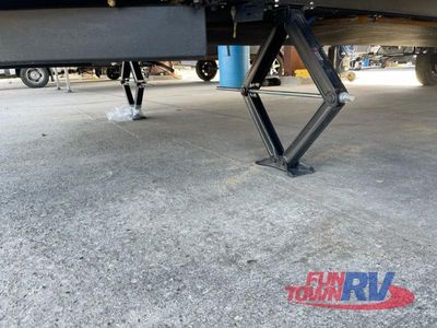 2025 Redwood RV Regency - Photo 13