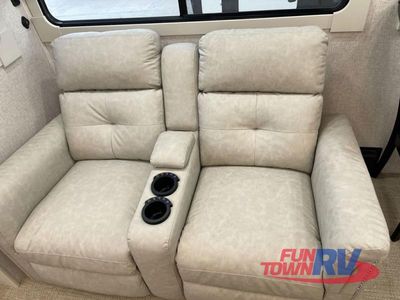 2025 Redwood RV Regency - Photo 29