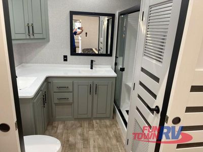 2025 Redwood RV Regency - Photo 8