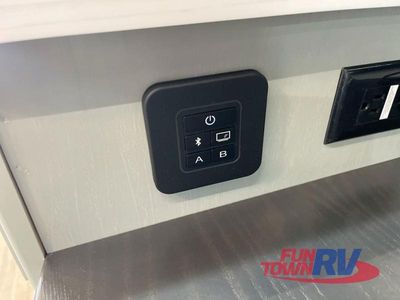 2025 Redwood RV Regency - Photo 35