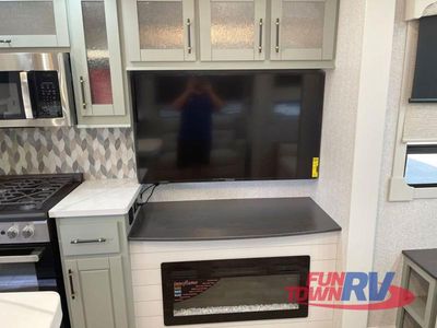 2025 Redwood RV Regency - Photo 4