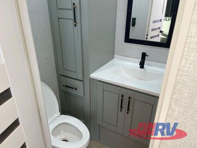 2025 Redwood RV Regency - Photo 6