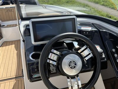 2023 Yamaha Marine 252SD - Photo 7