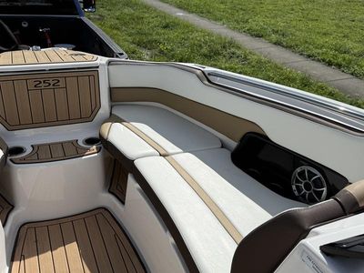 2023 Yamaha Marine 252SD - Photo 9