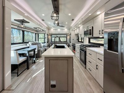2026 Jayco Pinnacle - Photo 3