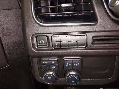 2024 Chevrolet Suburban - Photo 13