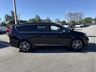 2026 Chrysler Pacifica Pinnacle in Diamond Black Crystal Pearlcoat — front three-quarter view