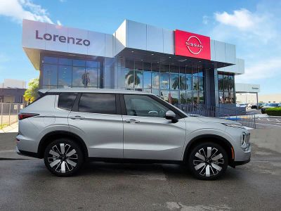 2025 Mitsubishi Outlander — interior view