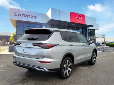 2025 Mitsubishi Outlander — detail view