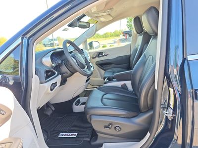 2023 Chrysler Pacifica - Photo 9