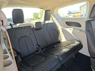 2023 Chrysler Pacifica - Photo 23