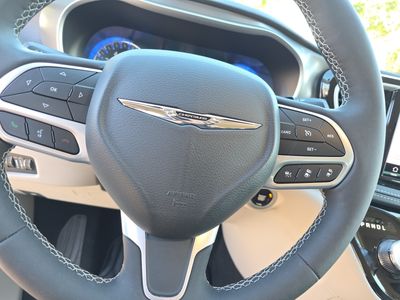 2023 Chrysler Pacifica - Photo 19