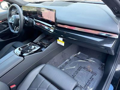 2027 BMW 5 Series — photo 14 view