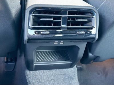 2027 BMW 5 Series — photo 20 view