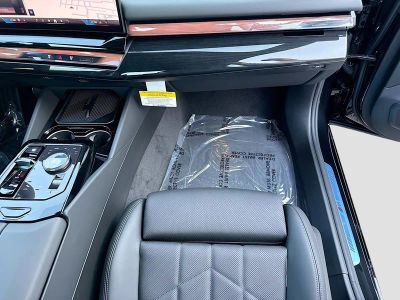 2027 BMW 5 Series — photo 18 view