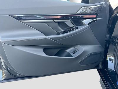 2027 BMW 5 Series — photo 22 view