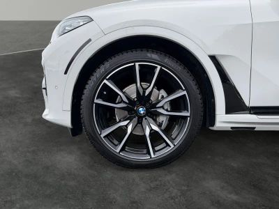 2021 BMW X7 — interior view