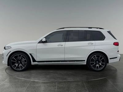 2021 BMW X7 — detail view