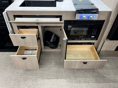 2026 Grand Design LINEAGE SERIES M - Photo 11