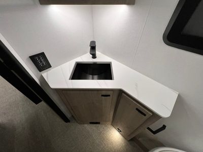 2026 Grand Design LINEAGE SERIES M - Photo 33