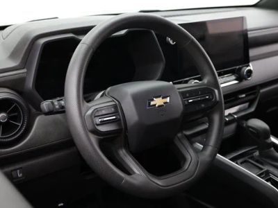 2025 Chevrolet Colorado — photo 8 view