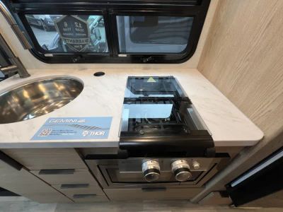 2027 Thor Motor Coach GEMINI — photo 10 view