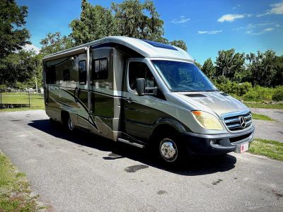 2009 Itasca Navion iQ - Photo 1