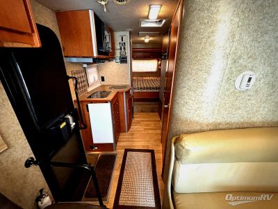 2009 Itasca Navion iQ - Photo 4