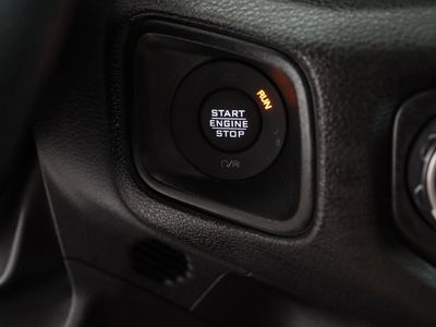 2025 Jeep Gladiator 4WD — photo 17 view