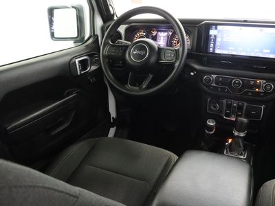 2025 Jeep Gladiator 4WD — photo 30 view