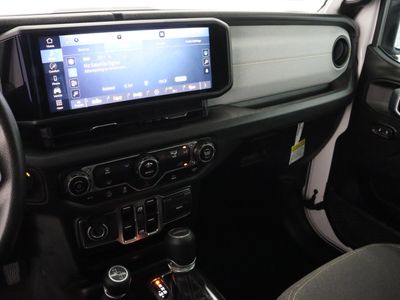 2025 Jeep Gladiator 4WD — photo 15 view