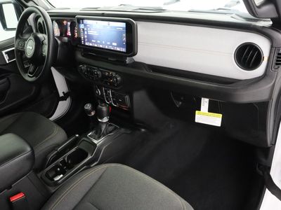 2025 Jeep Gladiator 4WD — photo 35 view