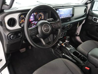 2025 Jeep Gladiator 4WD — photo 13 view