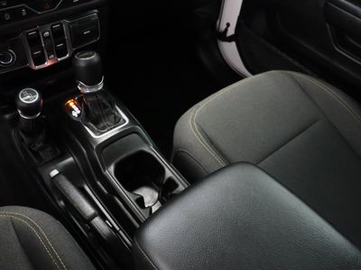 2025 Jeep Gladiator 4WD — photo 16 view