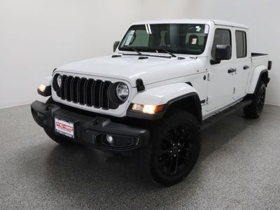2025 Jeep Gladiator 4WD — side profile view