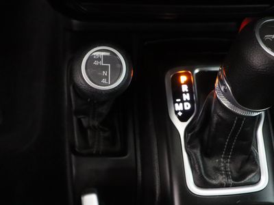2025 Jeep Gladiator 4WD — photo 21 view