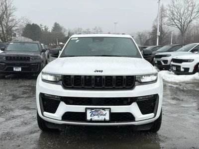 2026 Jeep Grand Cherokee — side profile view
