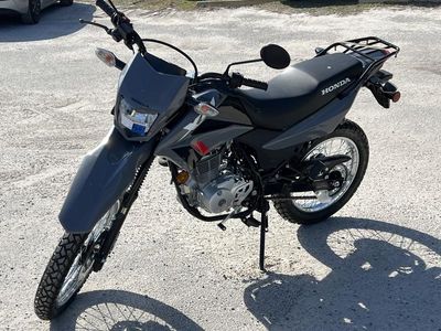 2025 Honda XR150L - Photo 3